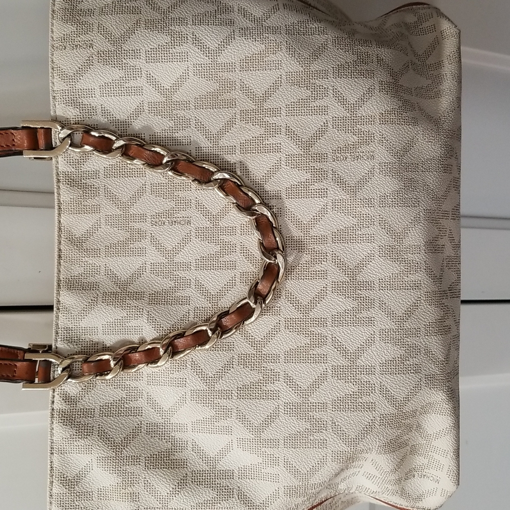 Sold! MICHAEL Michael Kors Harper Signature Cream Shoulder Handbag Tote - Picture 13 of 13